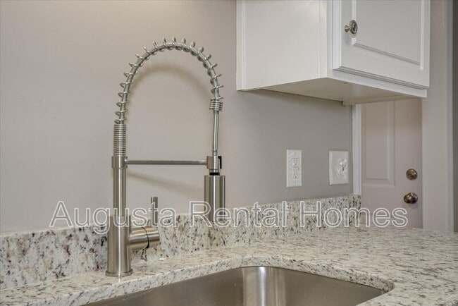 Building Photo - 109 Kelly Dr