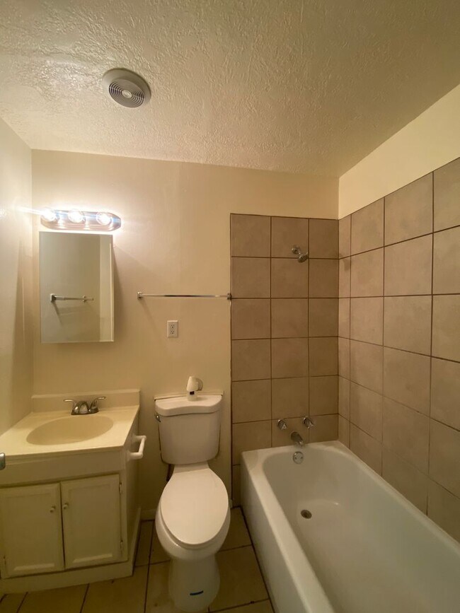 Building Photo - Lead Ave SE-2112-2114