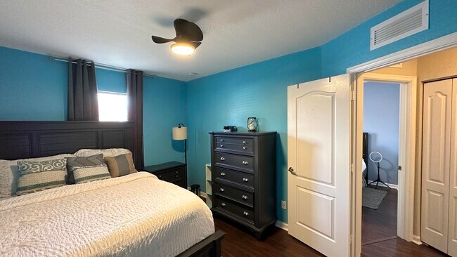 Building Photo - 4702 Cohune Palm Ct