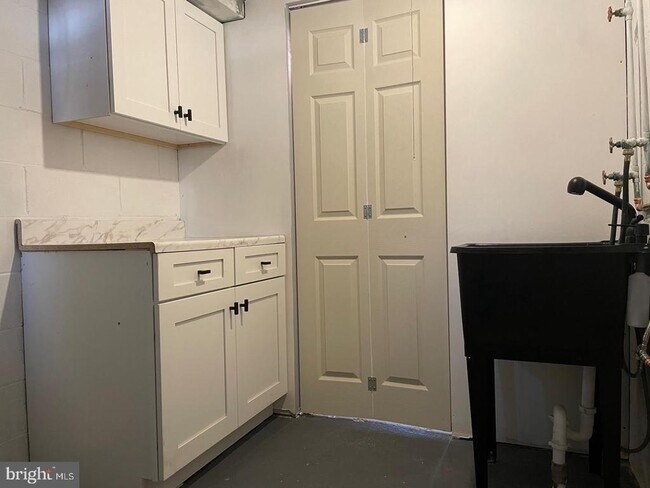 Building Photo - 4214 Carteret Dr