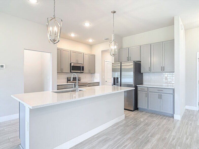 Building Photo - 60 Ballenger Ln