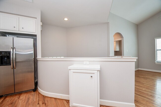 Building Photo - 3715 Main Plaza Dr