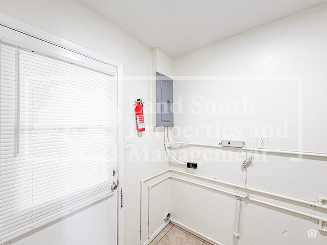 Building Photo - 738 Park Hill Ave