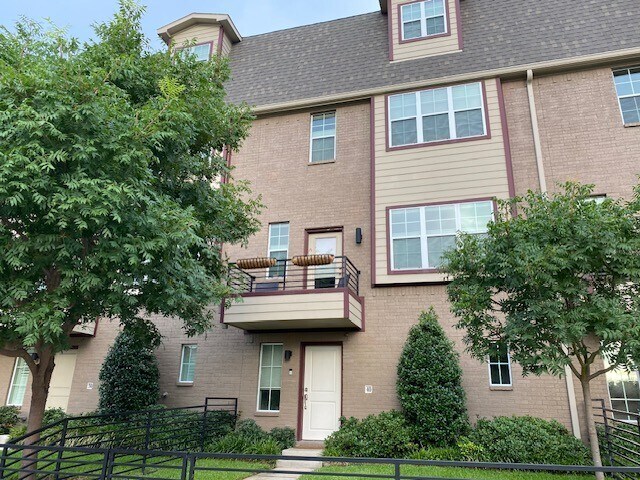 Building Photo - 5820 Bryan Pkwy