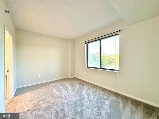 Building Photo - 3210 N Leisure World Blvd