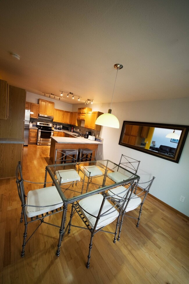 Building Photo - 2370 Canary Ct