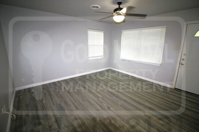 Building Photo - 205 E Vardeman Ave