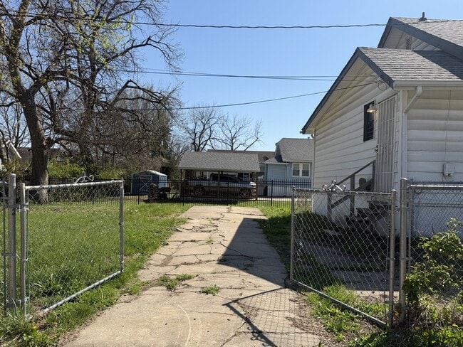 Building Photo - 5801 Wabash Ave