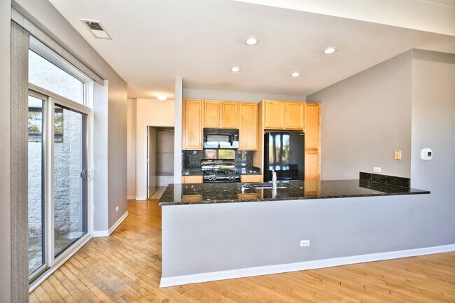 Building Photo - 2317 W Wolfram St