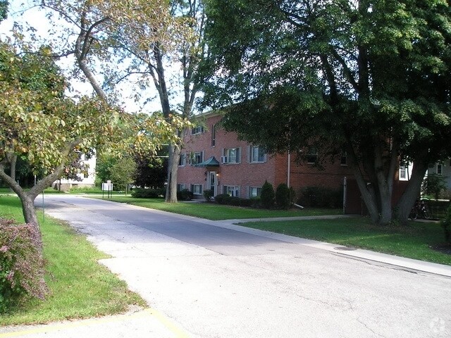 Building - Brockway Court Apartments