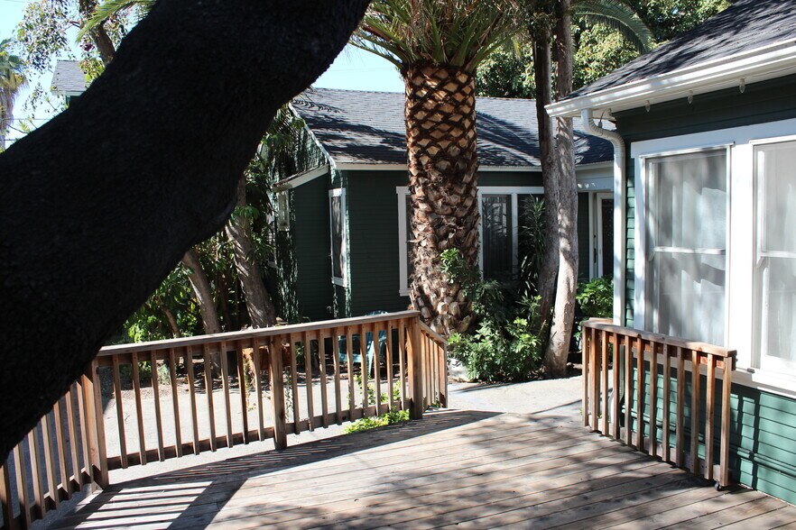 Building Photo - 1221 N Orange Grove Ave