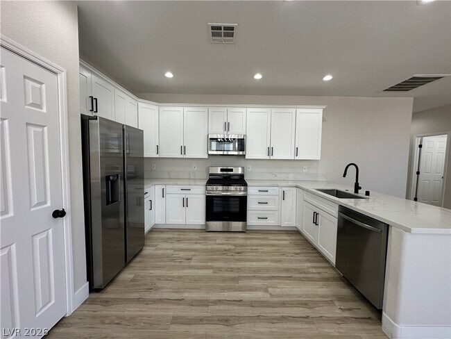Building Photo - 10004 Bonterra Ave