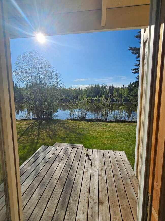 Building Photo - Right on the river! 2 Bedroom, 1.5 Bath, W/Garage, Duplex!