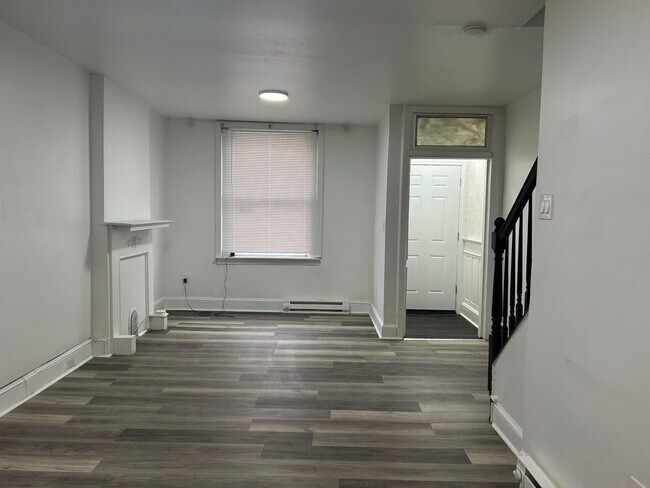 Building Photo - 2736 N Croskey St