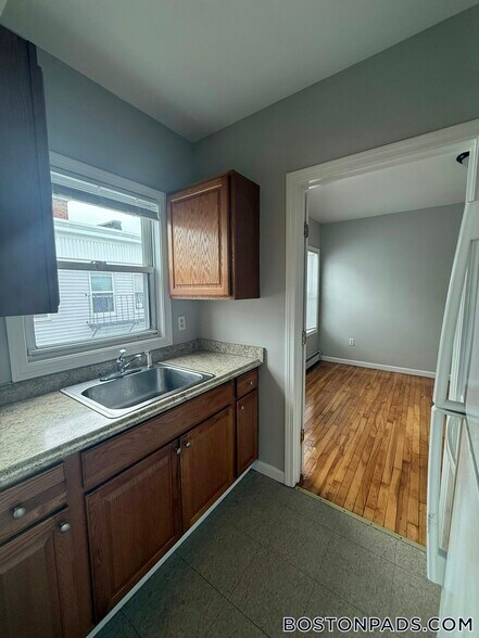 Primary Photo - 4 Kingsley Terrace