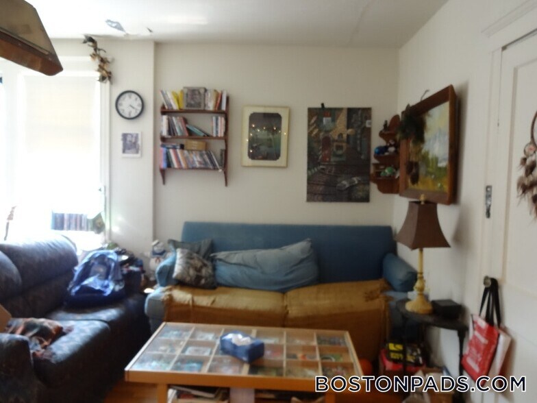 Primary Photo - 1630 Commonwealth Ave