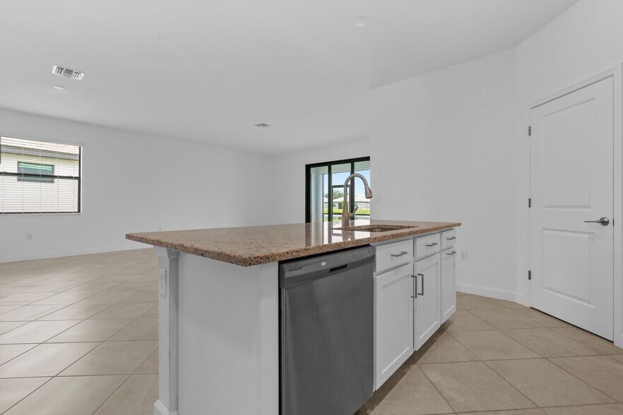 Building Photo - 13968 Hunter Oak Dr