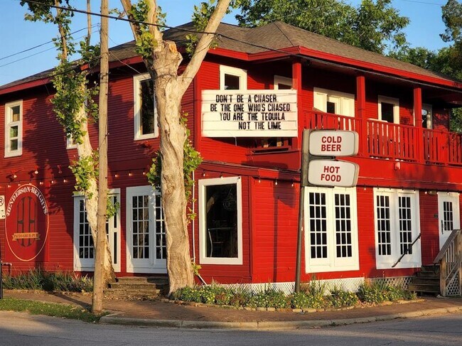 Building Photo - 716 Sabine St