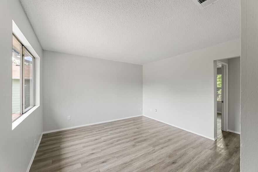 Building Photo - 3460 Willowrun Dr