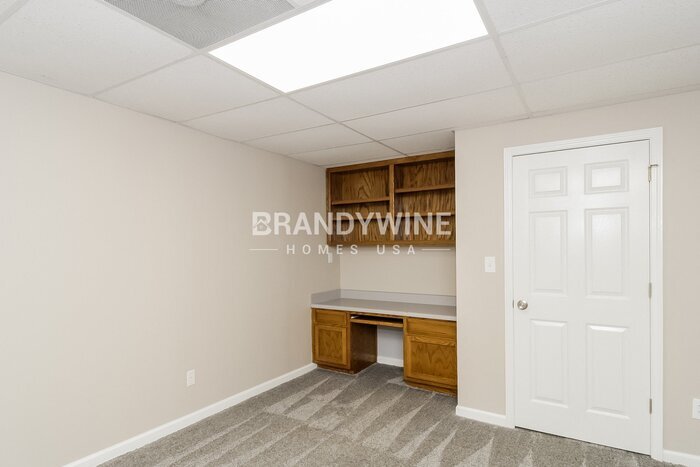 Building Photo - 12 Sherwood Forest Dr