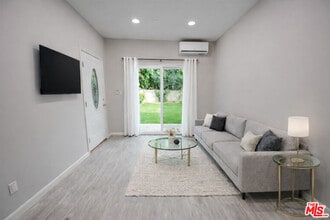 Building Photo - 4424 Noble Ave