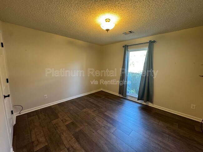 Building Photo - 335 Charlyne Way