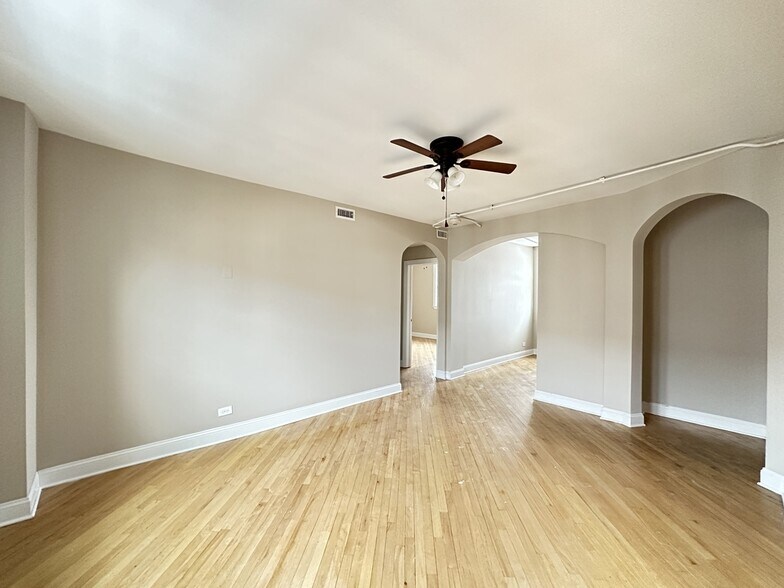 Building Photo - 901 Green Bay Rd