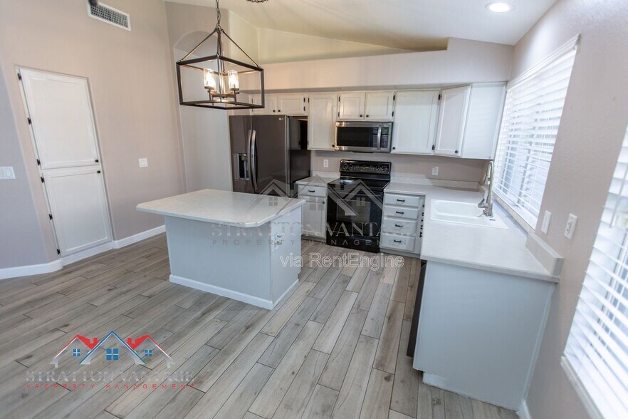 Building Photo - 9825 W Runion Dr