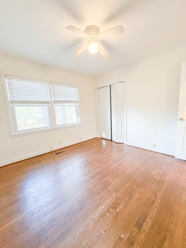 Building Photo - FIRST TWO WEEKS RENT FREE! 3 Bedroom 2 Bathroom with Detached Garage