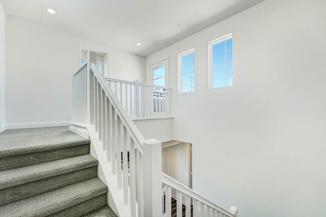 Building Photo - Sophisticated Modern Townhouse in the Hear...