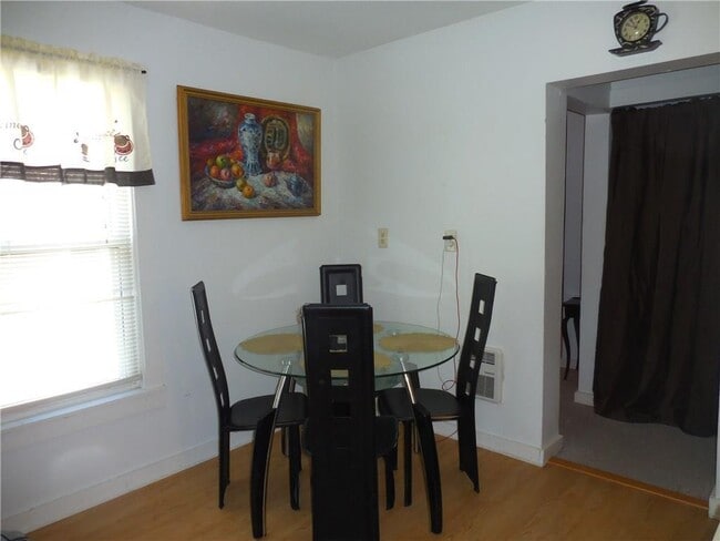 Building Photo - 17 Lake Ave