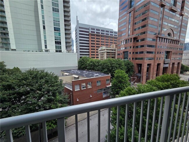 Building Photo - 44 Peachtree Pl NE