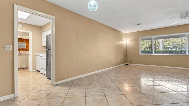 Building Photo - 1460 S Betty Ln