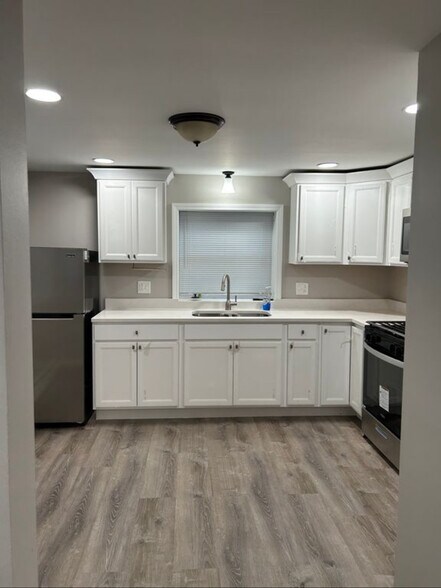 Kitchen - 1039 David Dr