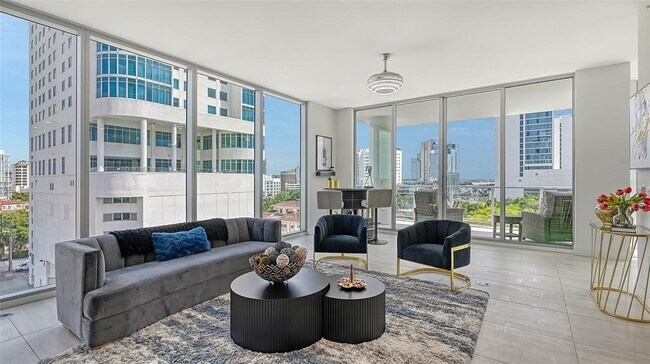 Building Photo - 301 QUAY Cmn