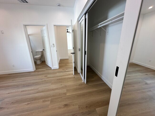 Building Photo - 3617 W Victory Blvd