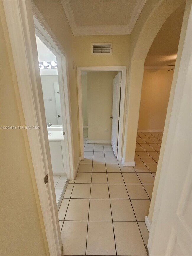 Building Photo - 1543 SE 25th St