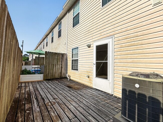 Building Photo - 977 Scenic Oak Ln