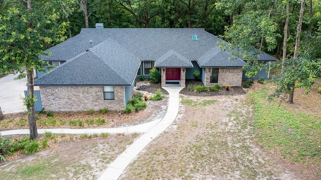 Primary Photo - Park Avenue- 4 Bedroom/3 Bath - BEAUTIFUL!