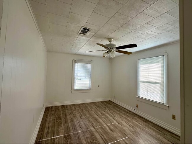 Building Photo - 648 Ave H