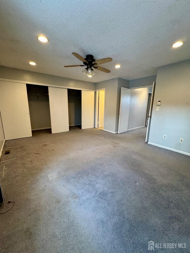 Building Photo - 36 Upperbrook Ct