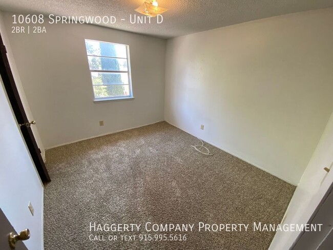 Building Photo - East El Paso 2 bed Refrig A/C Townhome!