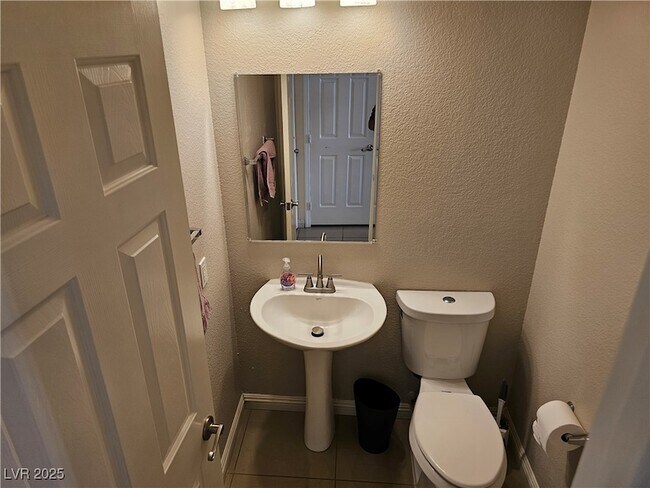 Building Photo - 3732 Shimmering Creek Ave