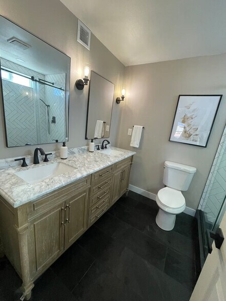 Building Photo - 3638 N 90th Ave