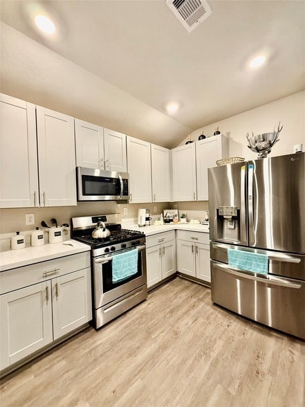 Building Photo - 9921 Spg Crk Rd