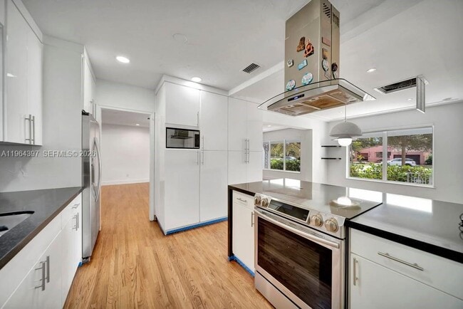 Building Photo - 77 NE 95th St