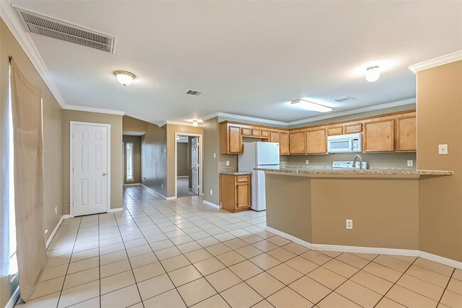 Building Photo - 4645 Knoxville St
