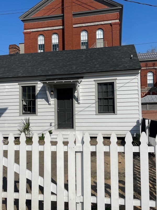 Primary Photo - 114 W Anderson St