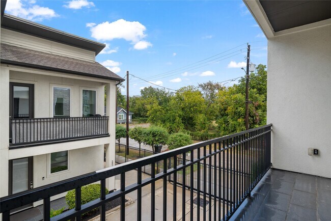 Building Photo - 2510 Tuam St