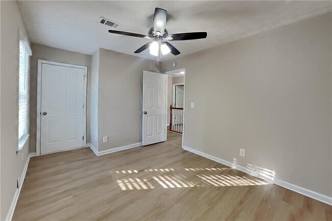 Building Photo - 2929 Sentinel Cir